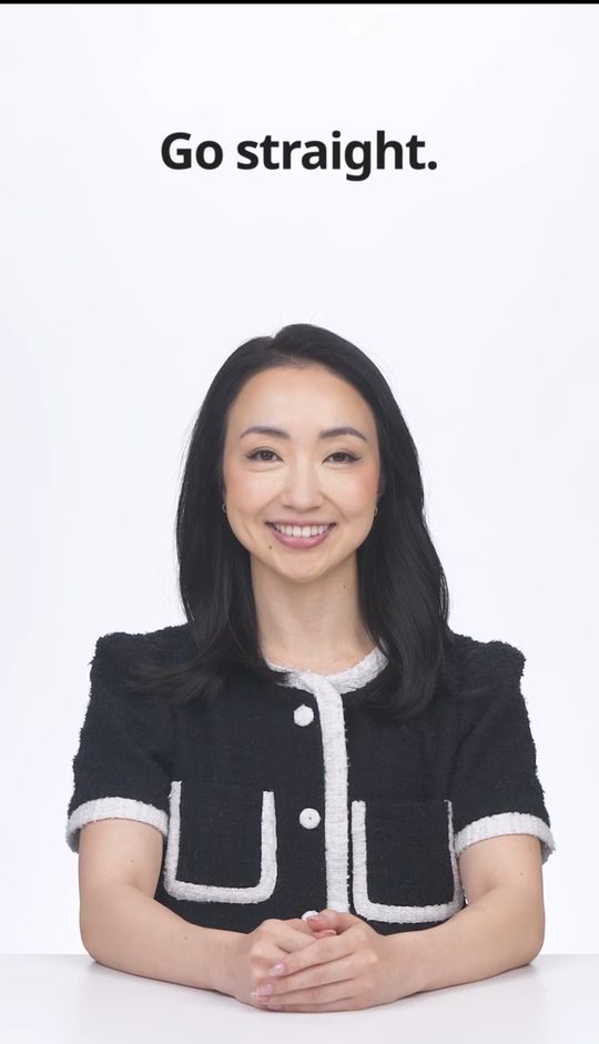 講師が「Go straight.」と話しているビデオ・レッスンの画面
